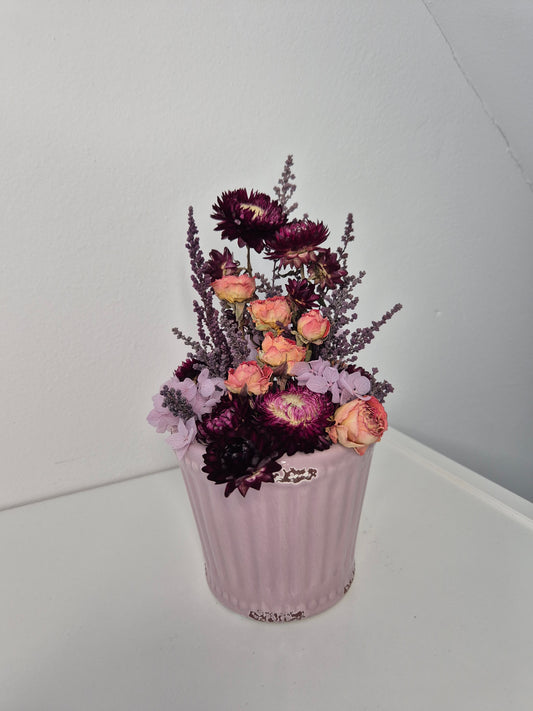 Kleines Trockenblumengesteck "Flieder-Brombeere" im Keramiktopf