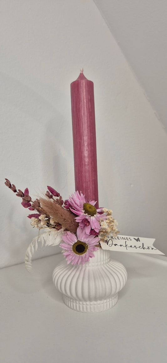 Kerzenhalter weiß aus Raysin mit Kerze "Vintage-Rosa" und Trockenblumen.
