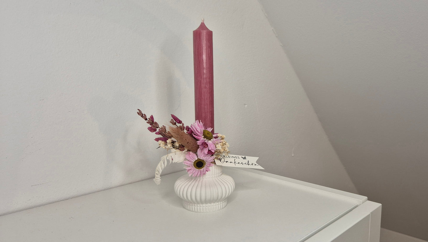 Kerzenhalter weiß aus Raysin mit Kerze "Vintage-Rosa" und Trockenblumen.