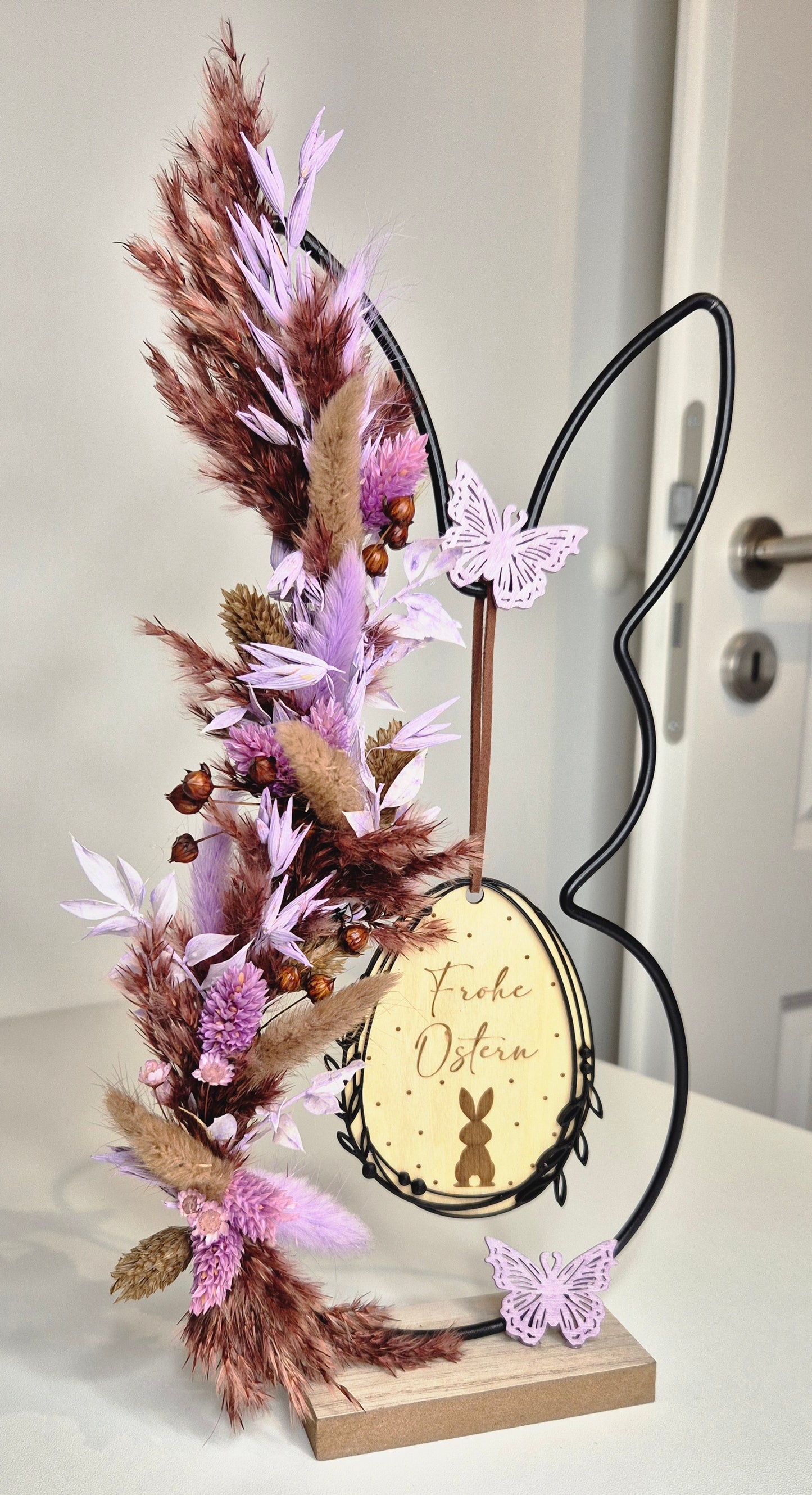Deko-Hase zum Stellen mit Trockenblumen und Holz-Ei "Frohe Ostern"