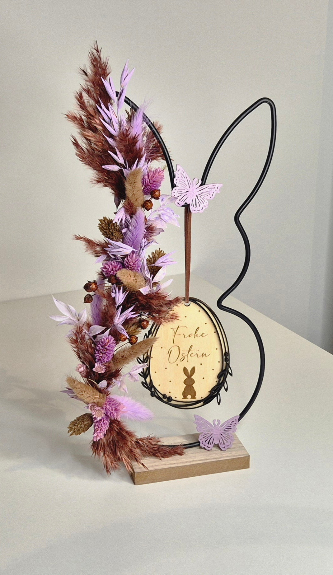 Deko-Hase zum Stellen mit Trockenblumen und Holz-Ei "Frohe Ostern"