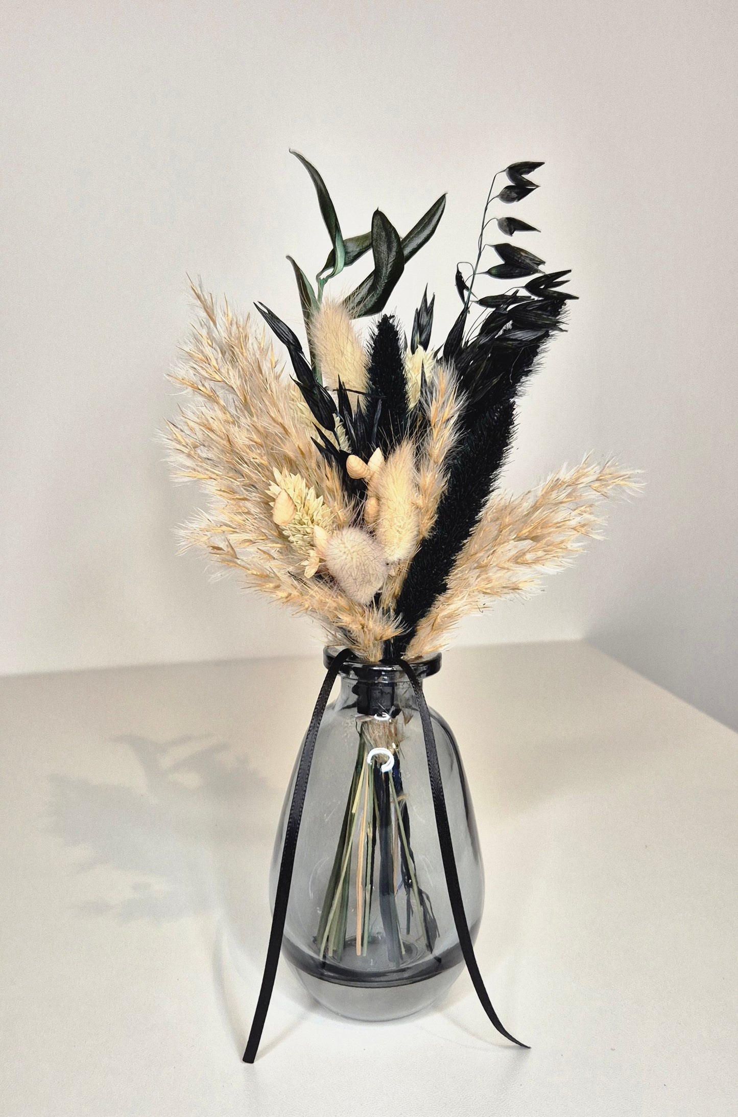 Kleiner Strauß mit Glasvase und Trockenblumen "BlackNature"