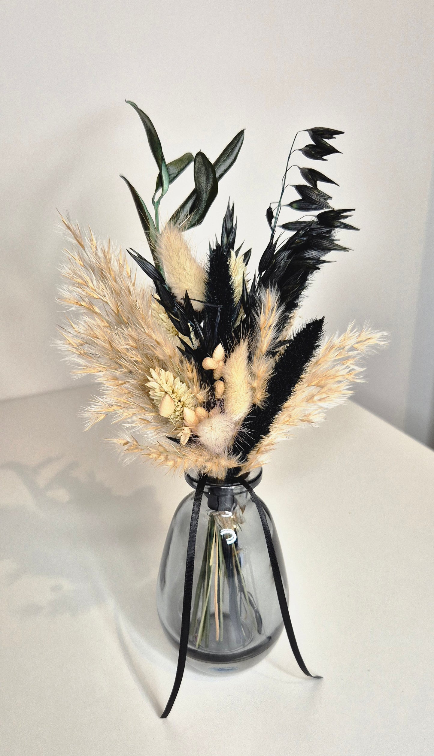 Kleiner Strauß mit Glasvase und Trockenblumen "BlackNature"