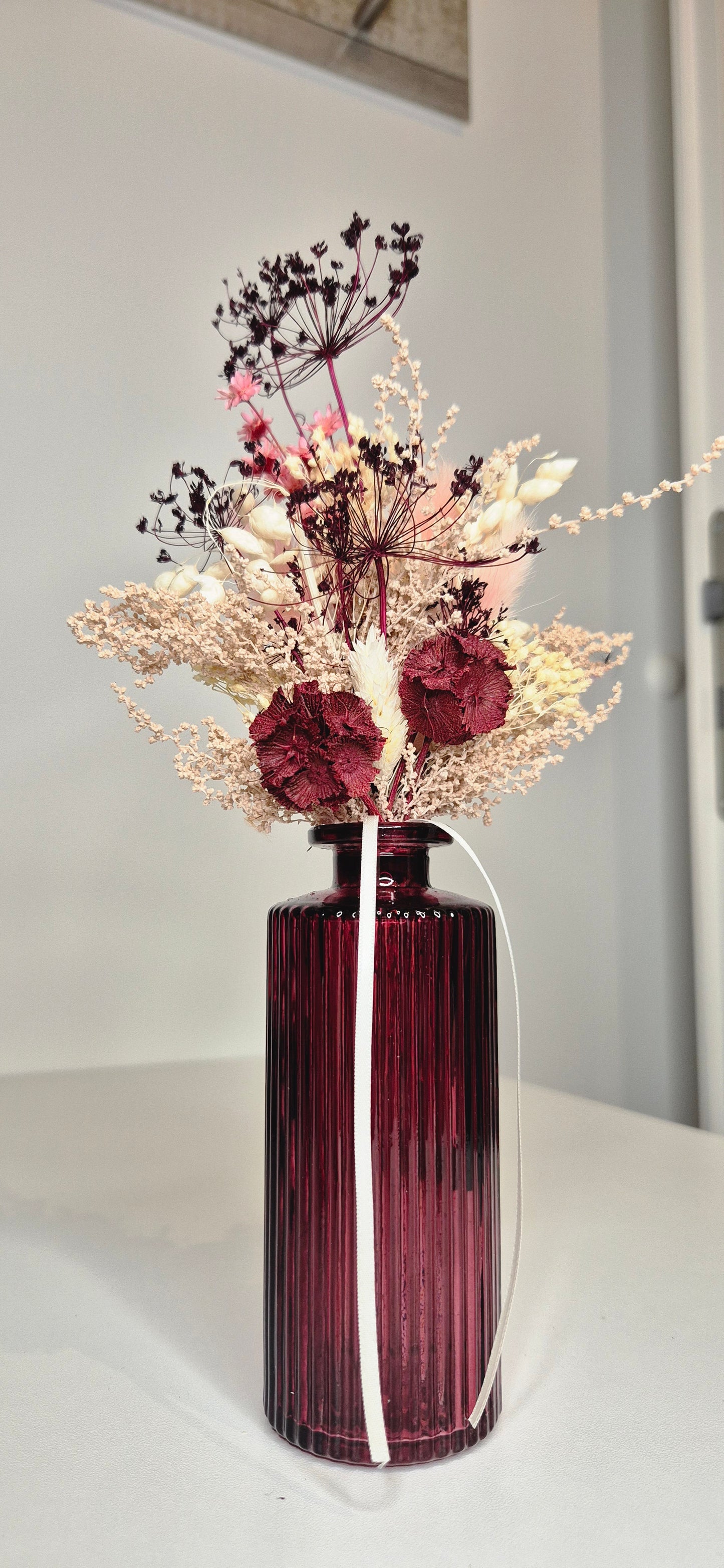 Kleiner Strauß mit Glasvase und Trockenblumen "Bordeaux"