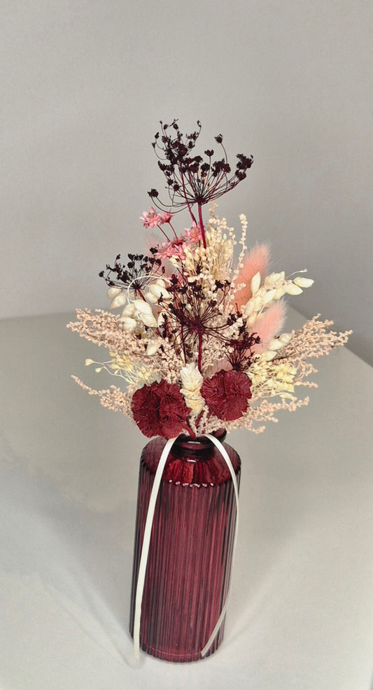 Kleiner Strauß mit Glasvase und Trockenblumen "Bordeaux"
